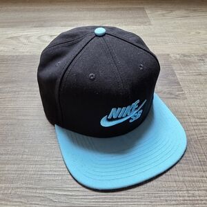 Nike Black and Teal SB Flat-Brim Snapback Cap